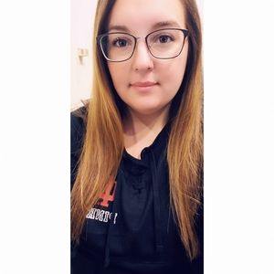 Meet your Posher, Monique